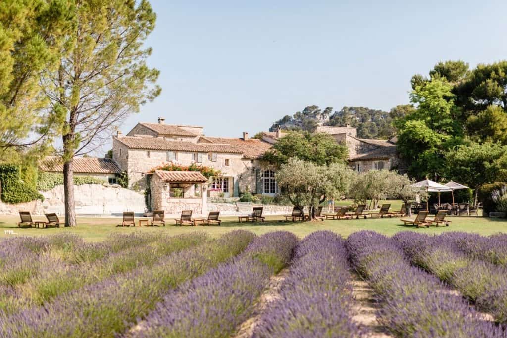 Lavender fields and luxury villa at UpEventi event venue in Provence France.